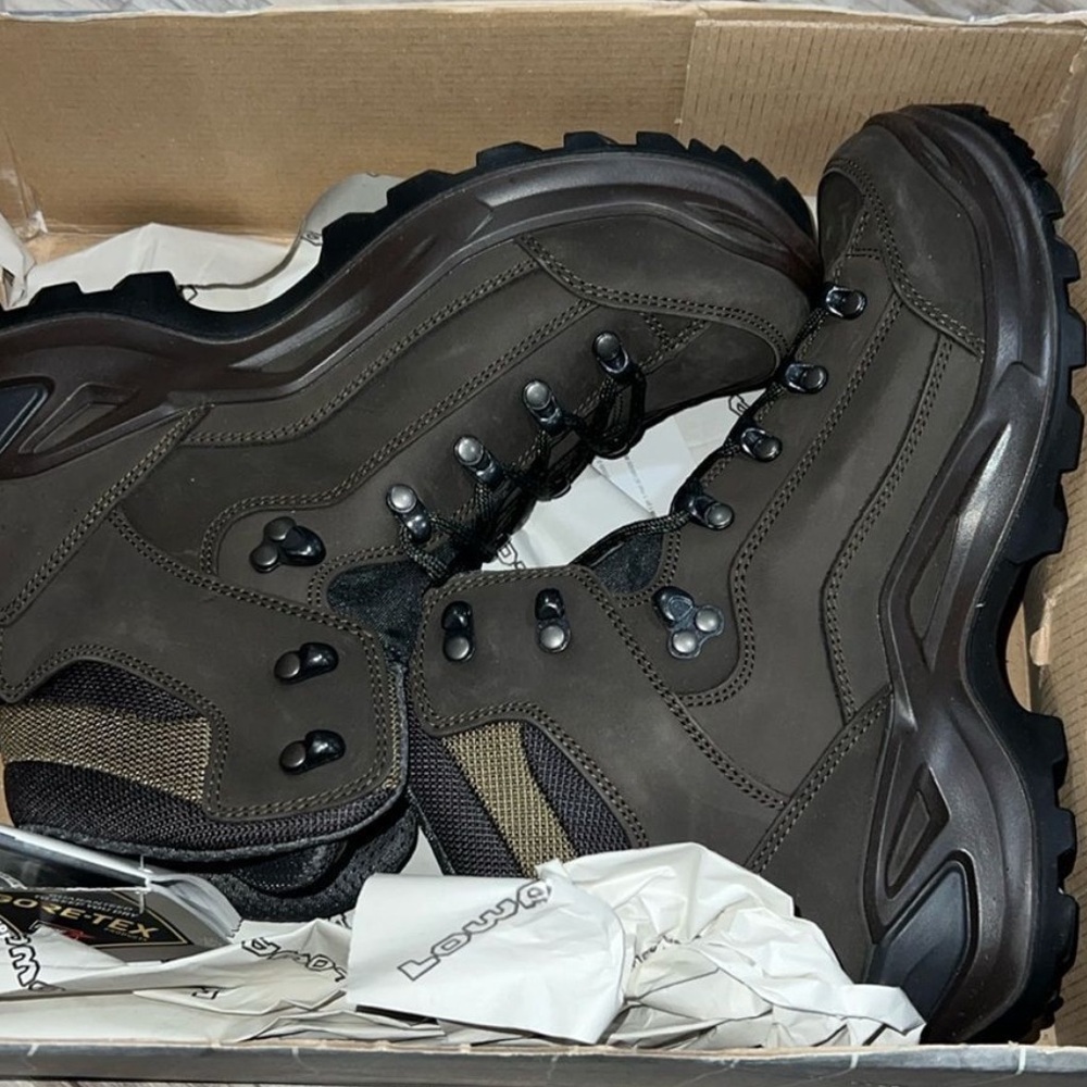 Lowa Renegade New with Tags Men’s 8